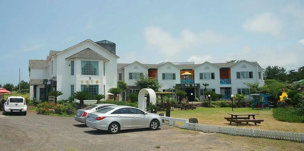White Nest Hotel Jeju 3*,